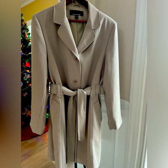 Jones New York Jackets & Blazers - Jones New York Women’s Trench Coat, size Large, Beige